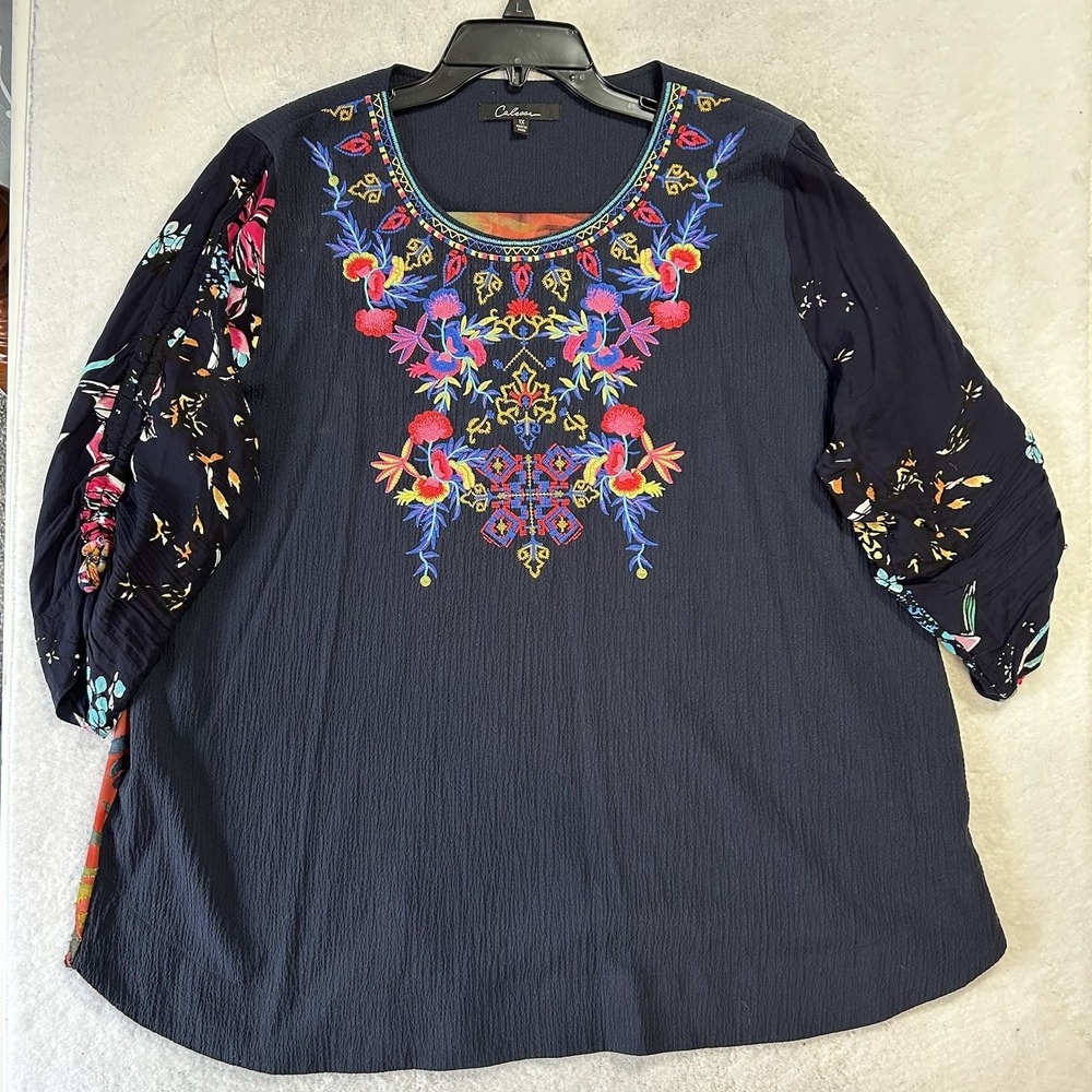 Calessa Womens Size 1X Blue Half Sleeve Embroidered Top (J8)